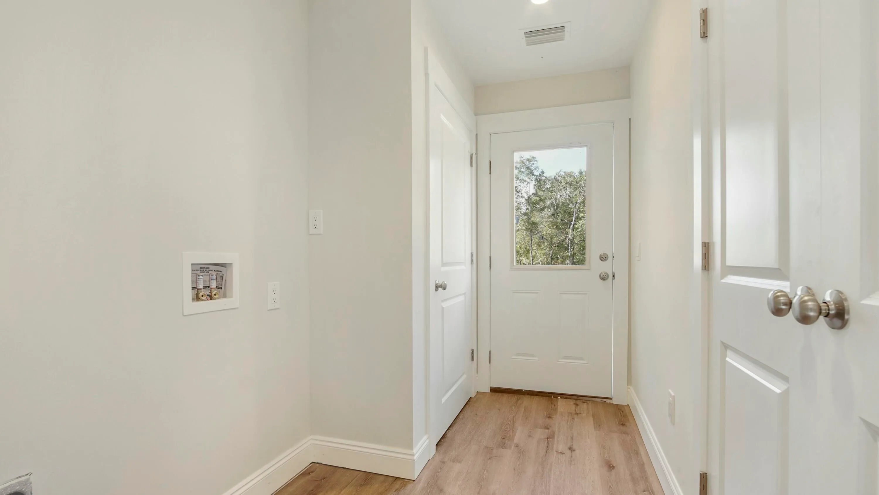 Defuniak Springs, Florida 32433, United States, 3 Bedrooms Bedrooms, ,2 BathroomsBathrooms,Residential,Active,111214