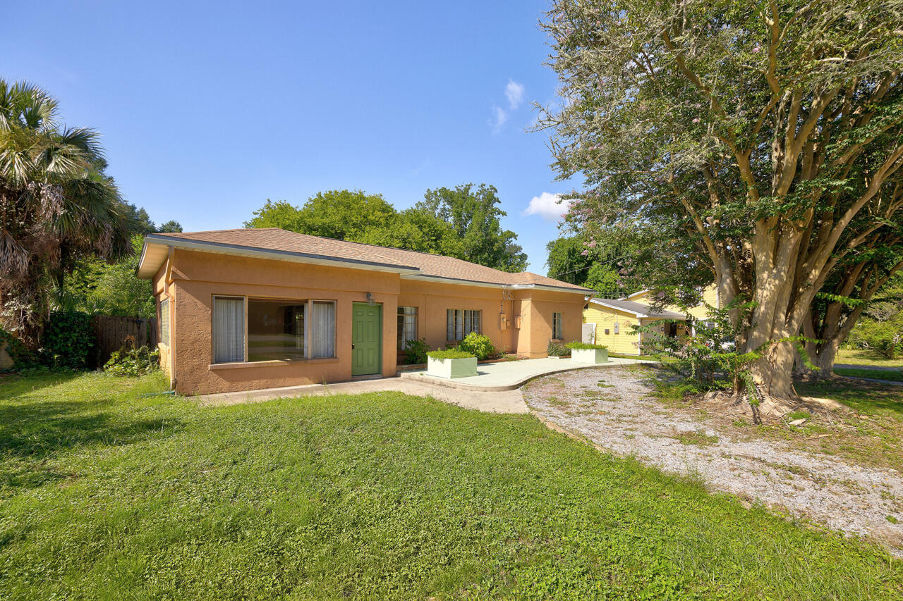 ELLIOTTS POINT - Residential
