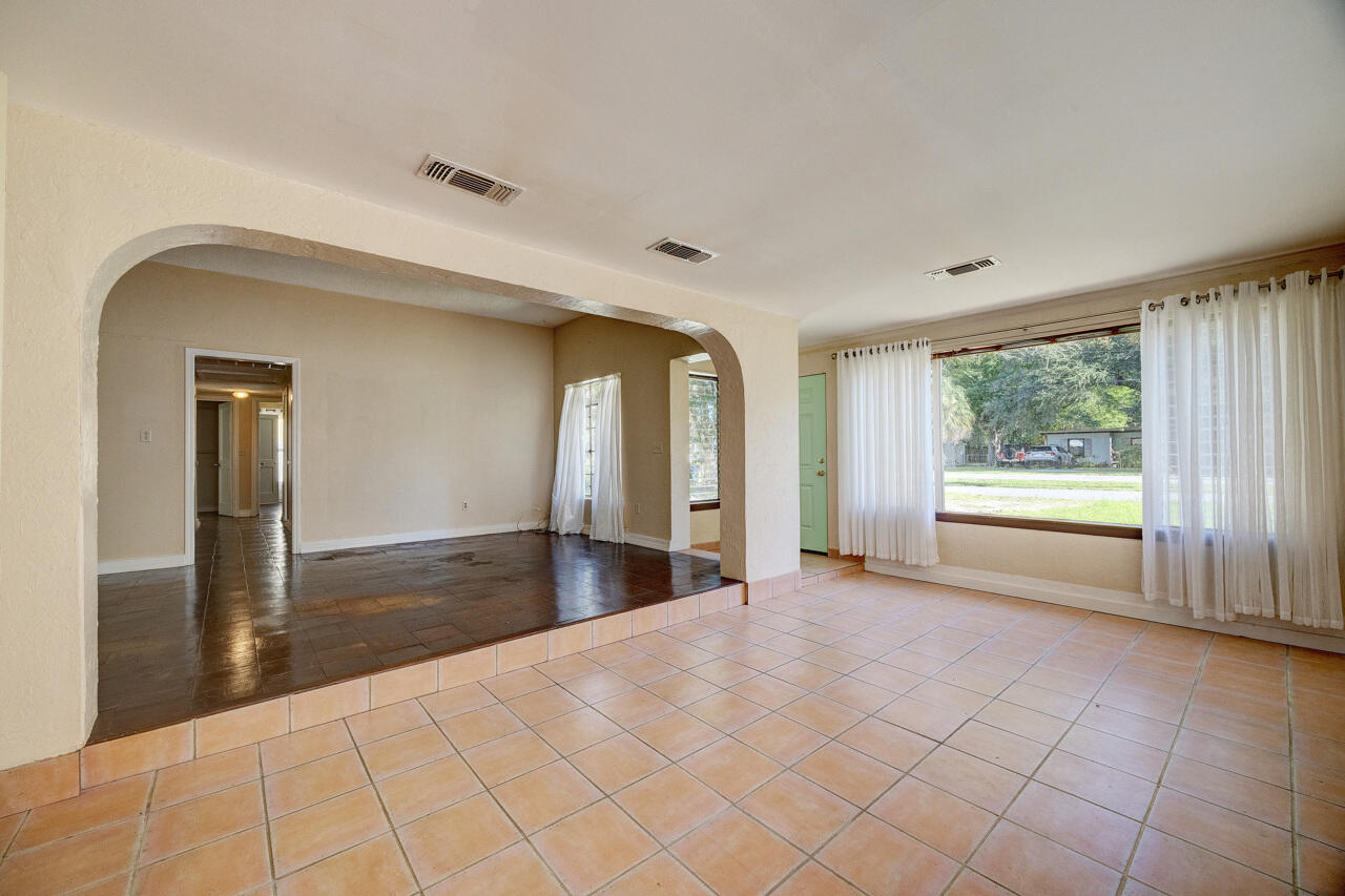 ELLIOTTS POINT - Residential