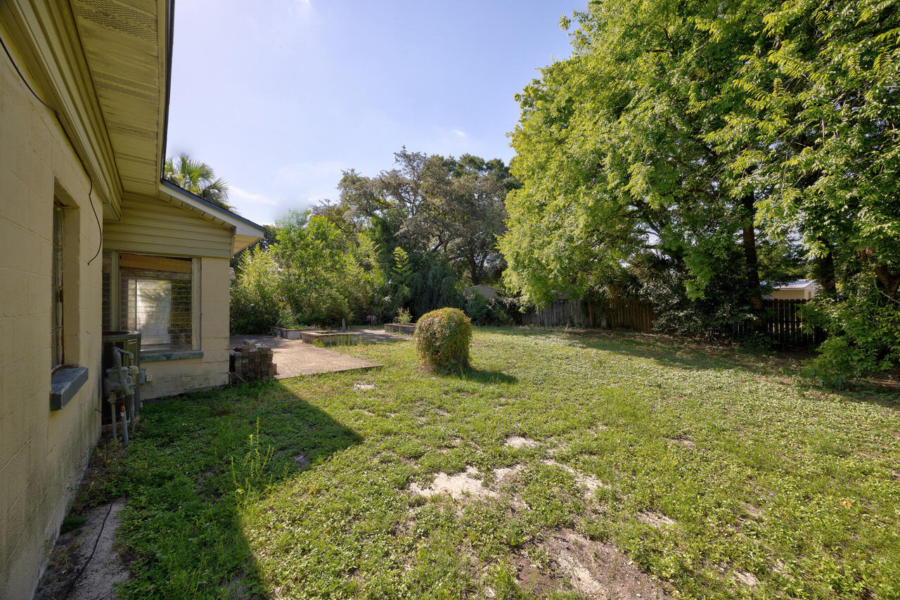 ELLIOTTS POINT - Residential