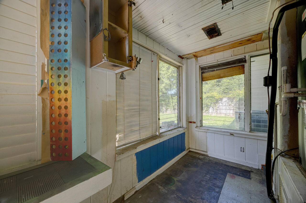 ELLIOTTS POINT - Residential