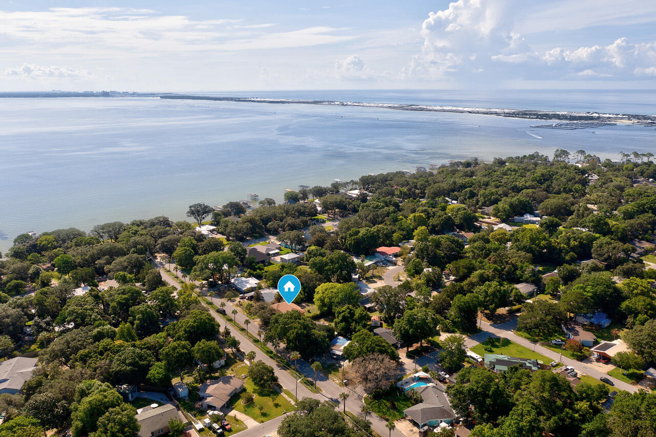 ELLIOTTS POINT - Residential