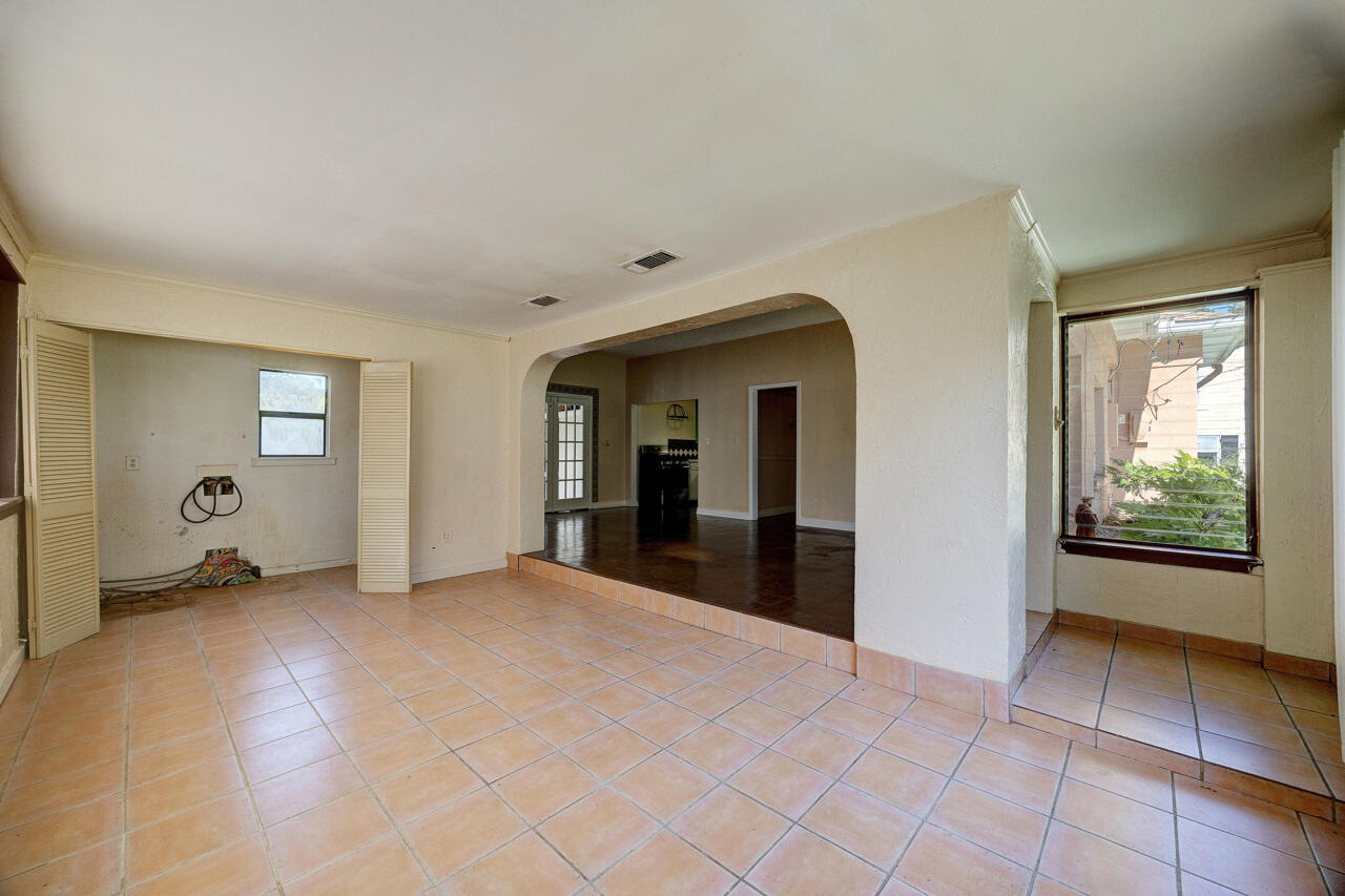ELLIOTTS POINT - Residential