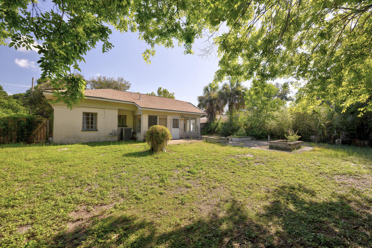 ELLIOTTS POINT - Residential