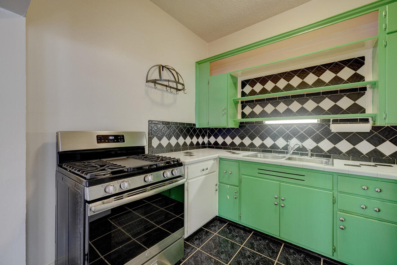 ELLIOTTS POINT - Residential