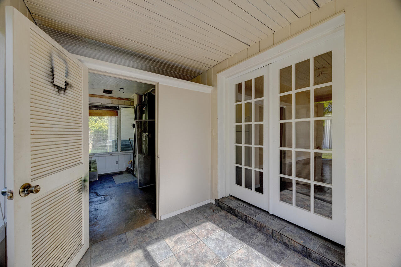 ELLIOTTS POINT - Residential