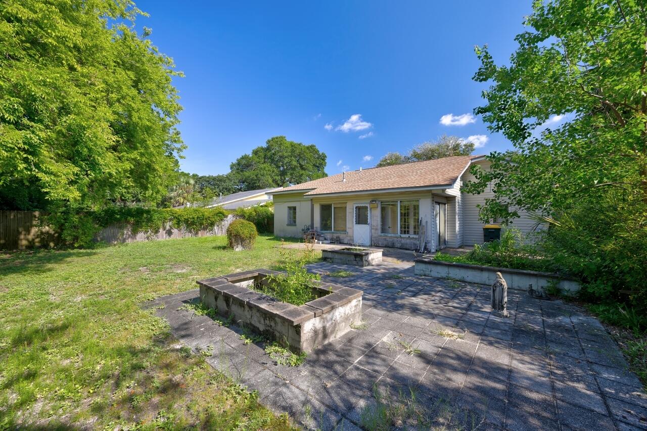 ELLIOTTS POINT - Residential
