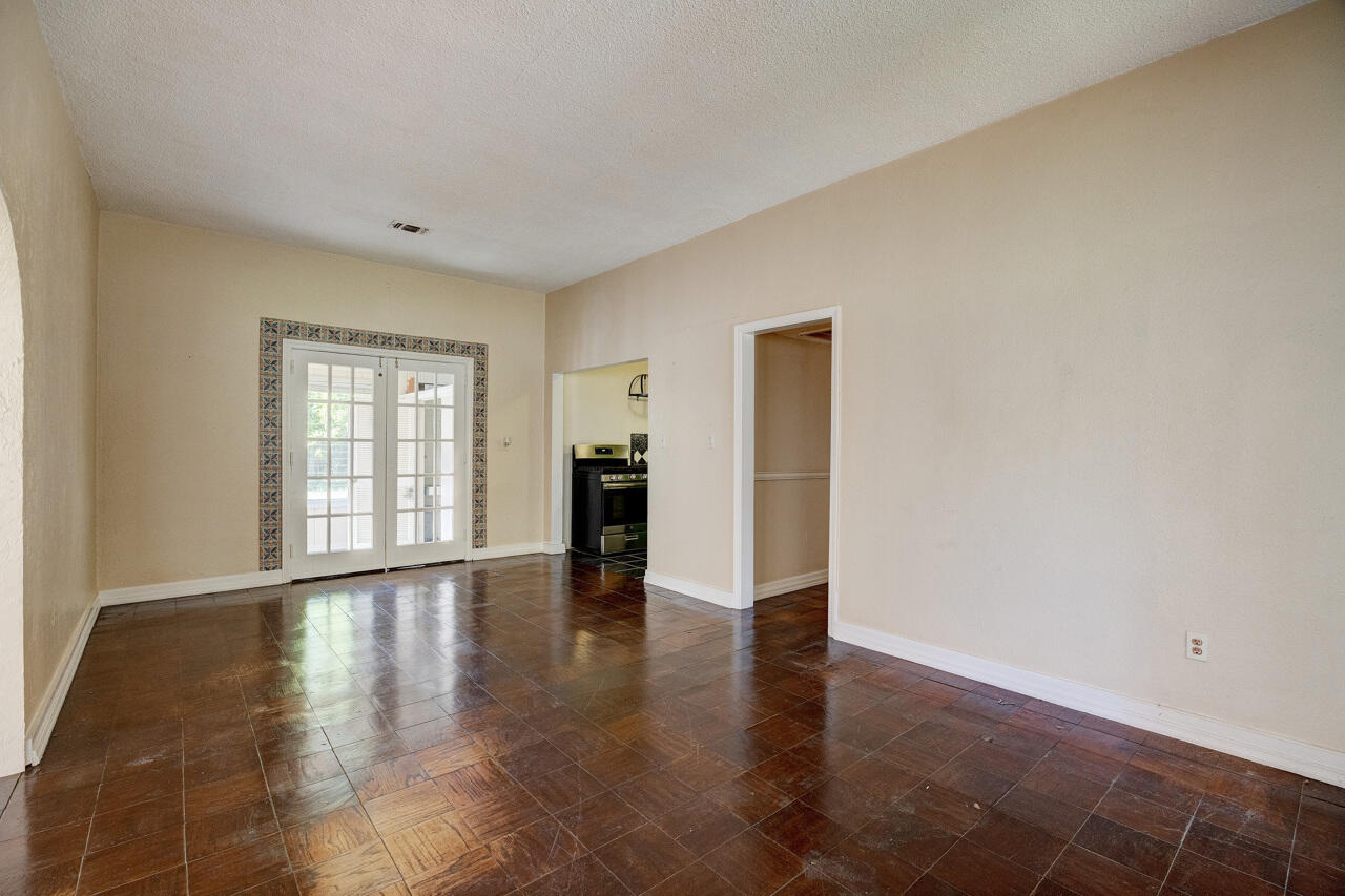 ELLIOTTS POINT - Residential