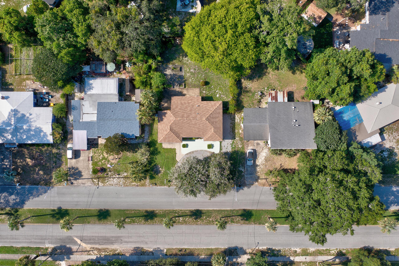ELLIOTTS POINT - Residential