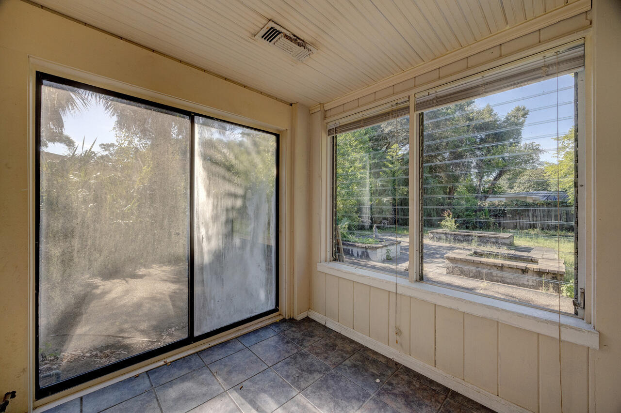 ELLIOTTS POINT - Residential