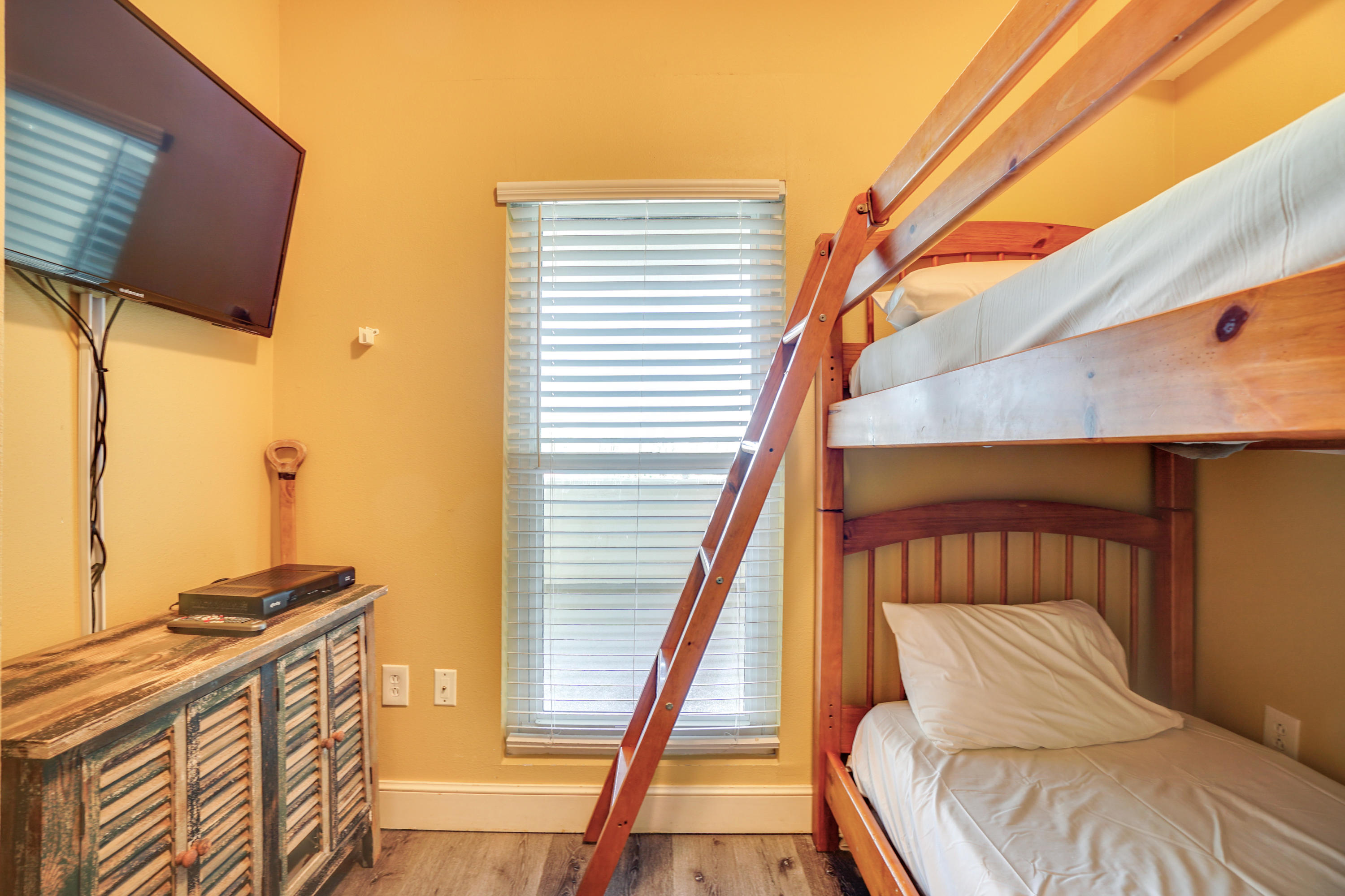 MAJESTIC BEACH TOWERS I - Residential