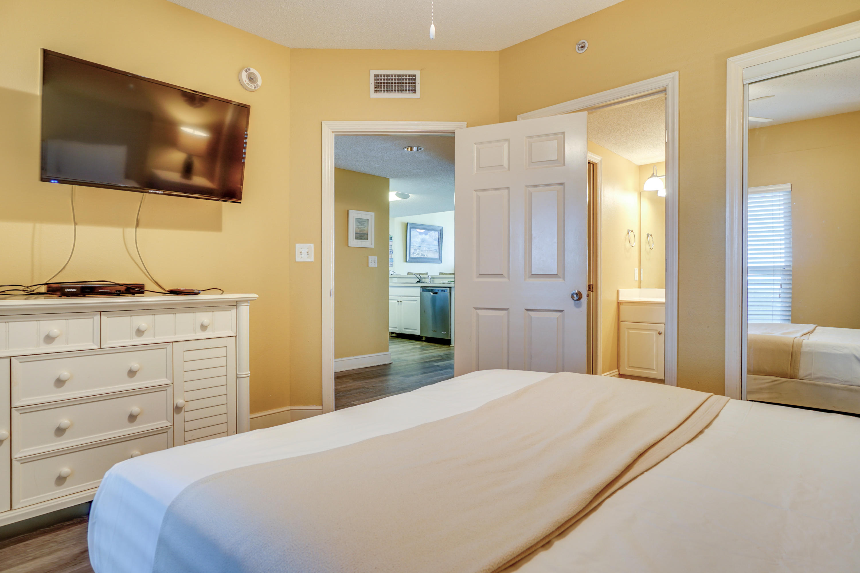 MAJESTIC BEACH TOWERS I - Residential