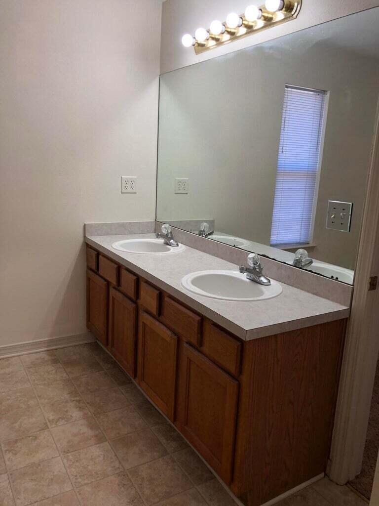 ROSEMONT - Residential Lease