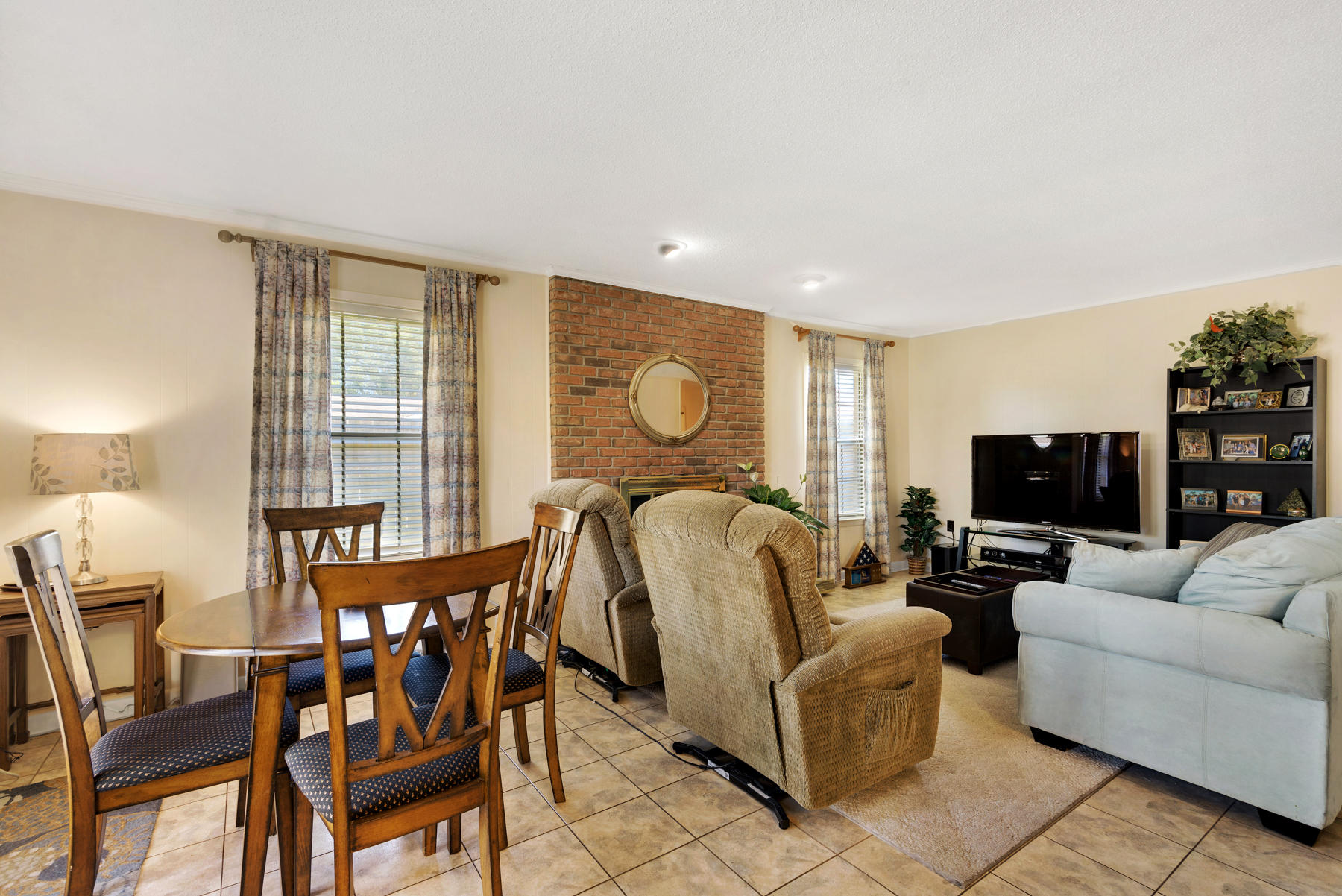 LAKE LORRAINE EST 3RD - Residential