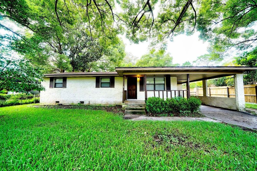 Adorable and Affordable home that is cute as a button!!! Won't last at this price! This is a cute Florida Cottage style home in a wonderful area, close to schools, shopping and hospitals. Great large yard with plenty of space to grow. Beautiful Lush yard, updated bathroom, Brand new AC unit, Roof replaced in 2010. This is a must see for a new family looking for a home