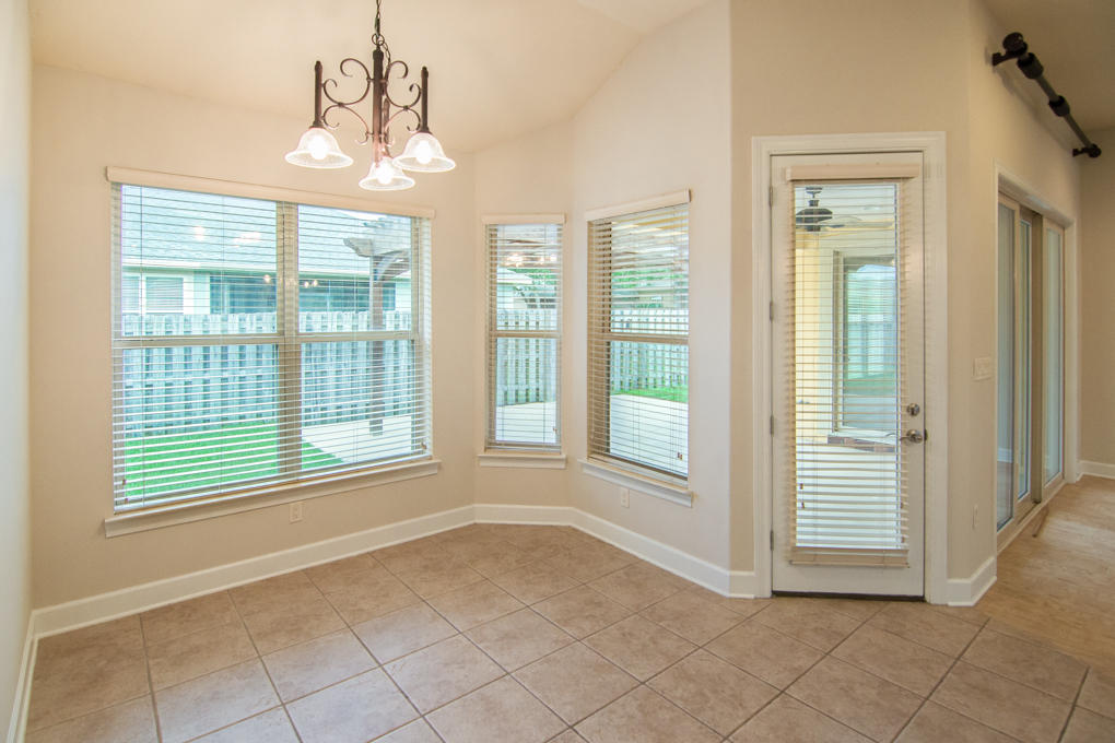 CHARDONNAY ESTATES - Residential