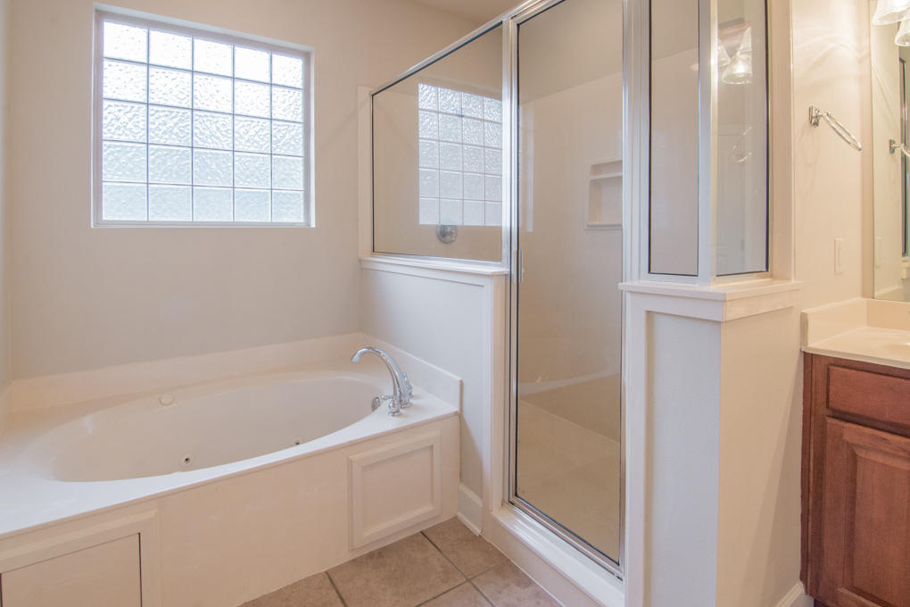 CHARDONNAY ESTATES - Residential