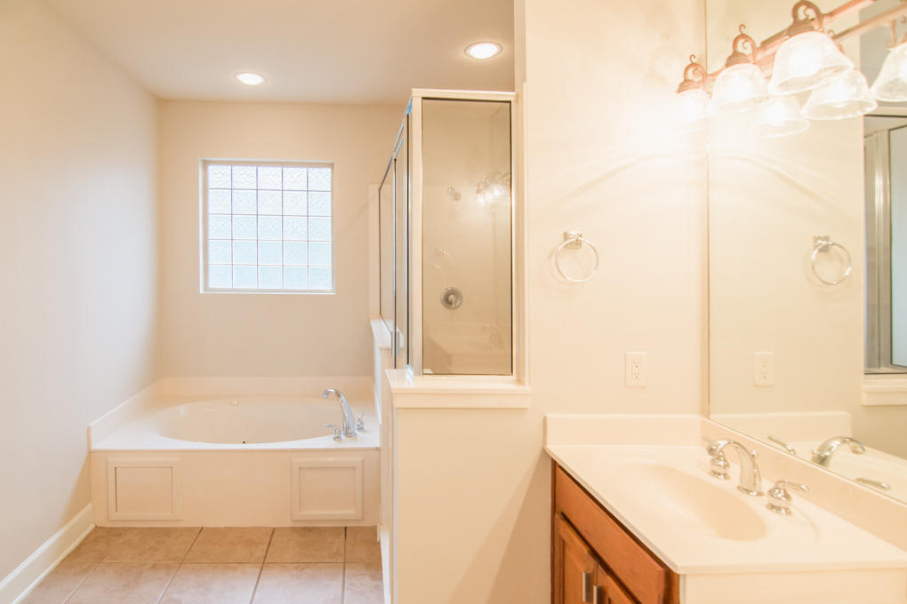 CHARDONNAY ESTATES - Residential