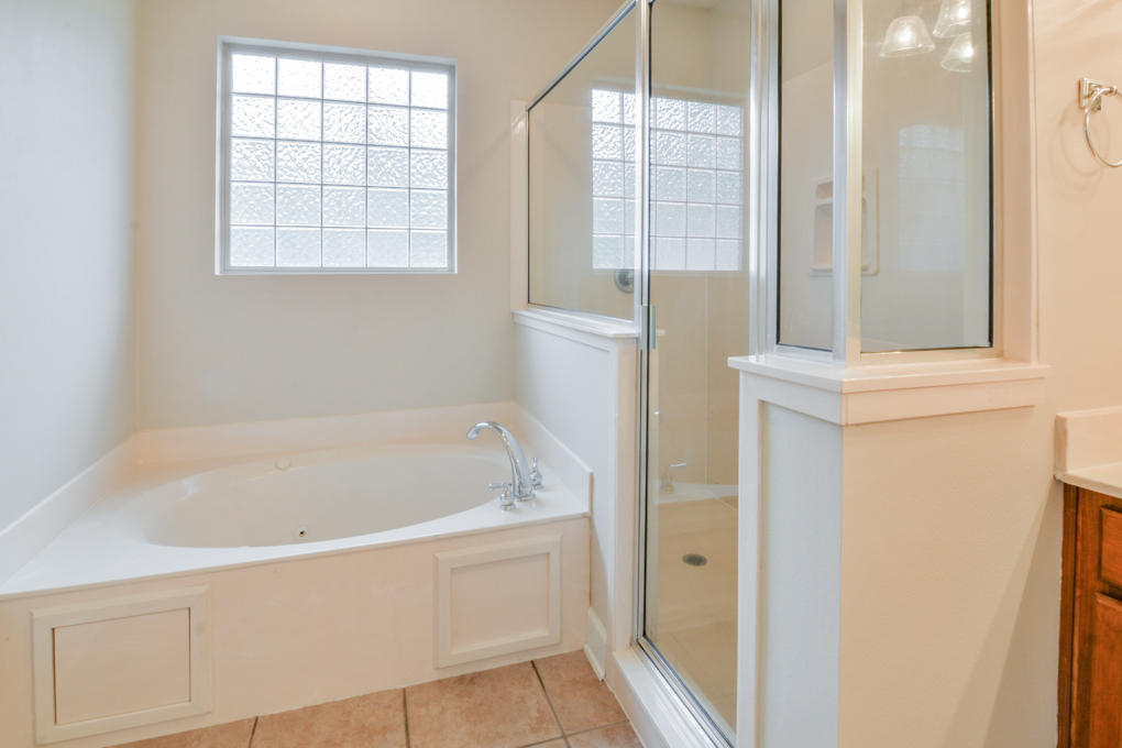 CHARDONNAY ESTATES - Residential