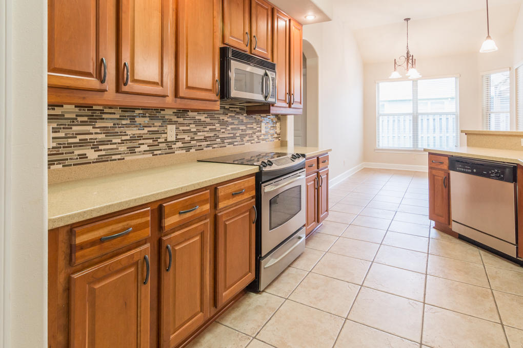 CHARDONNAY ESTATES - Residential