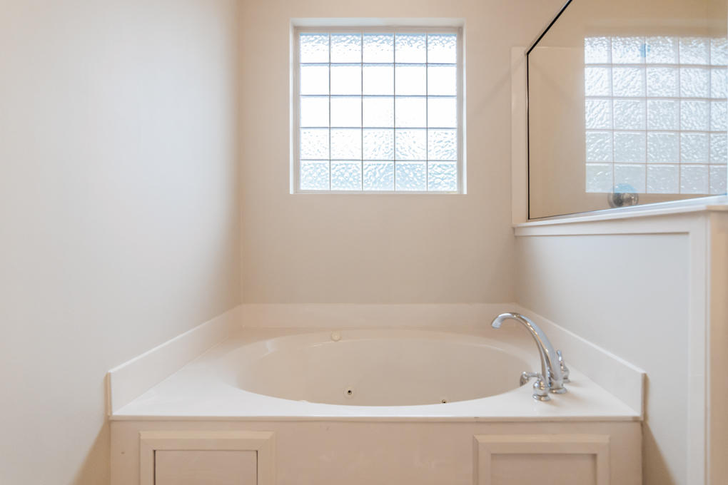 CHARDONNAY ESTATES - Residential