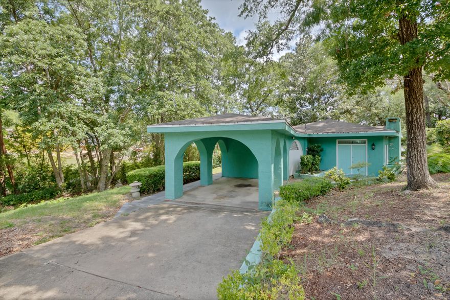 Waterfront Property! Opportunity awaits YOU! Investor, fisherman, sailor and anyone wanting to live on the water! This unique home has over 200ft of waterfront property on Rocky Bayou. Bound to spark your creativity! Located in the center of Niceville. Close to military bases, schools, shopping, and water sport activities!