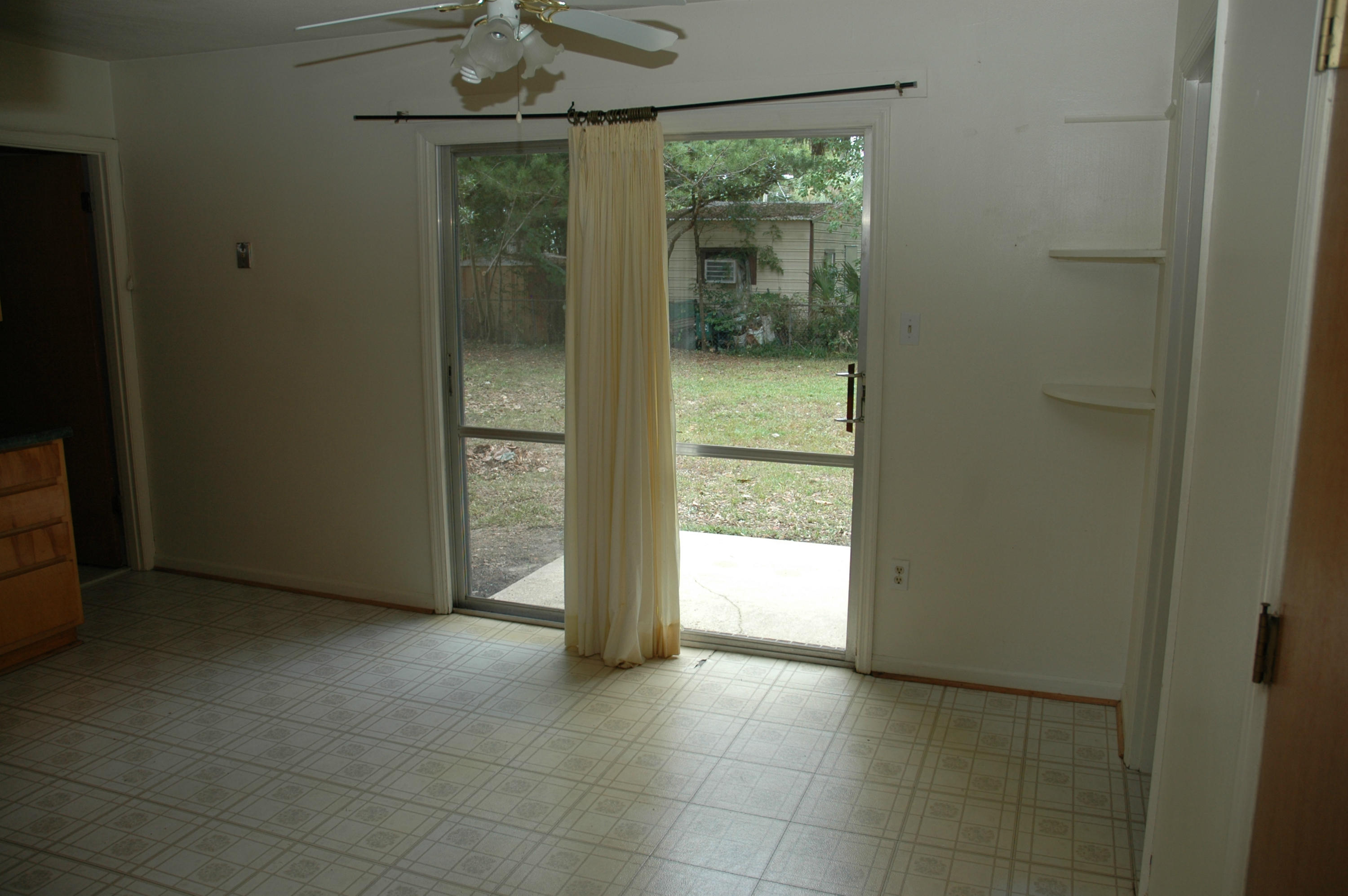 CAROL ANNE MANOR - Residential