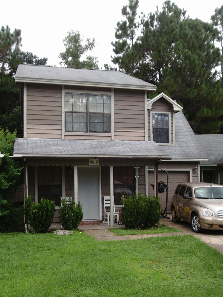 3 bedroom 2.5 bath home in Valparaiso, conveniently located to Eglin Air Force Base and schools.1 car garage and large wood deck adjacent to forest area for privacy. This home would also be a great investment due to a very strong rental history, and is currently rented on a monthly basis for $1,100 each month. Some minor renovation is needed according to buyer preference.