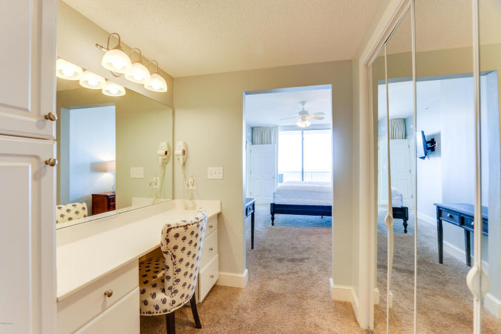 MAJESTIC BEACH TOWERS II - Residential