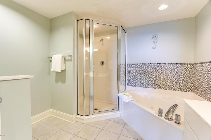 MAJESTIC BEACH TOWERS II - Residential