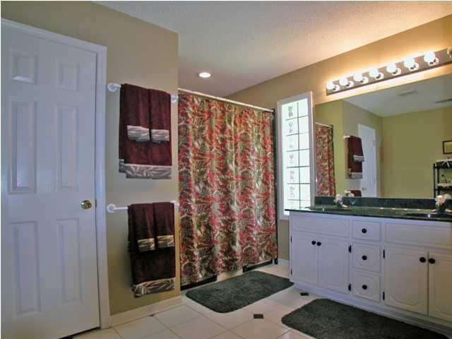 COUNTRY CLUB ESTATES 1 OF CRESTVIEW - Residential