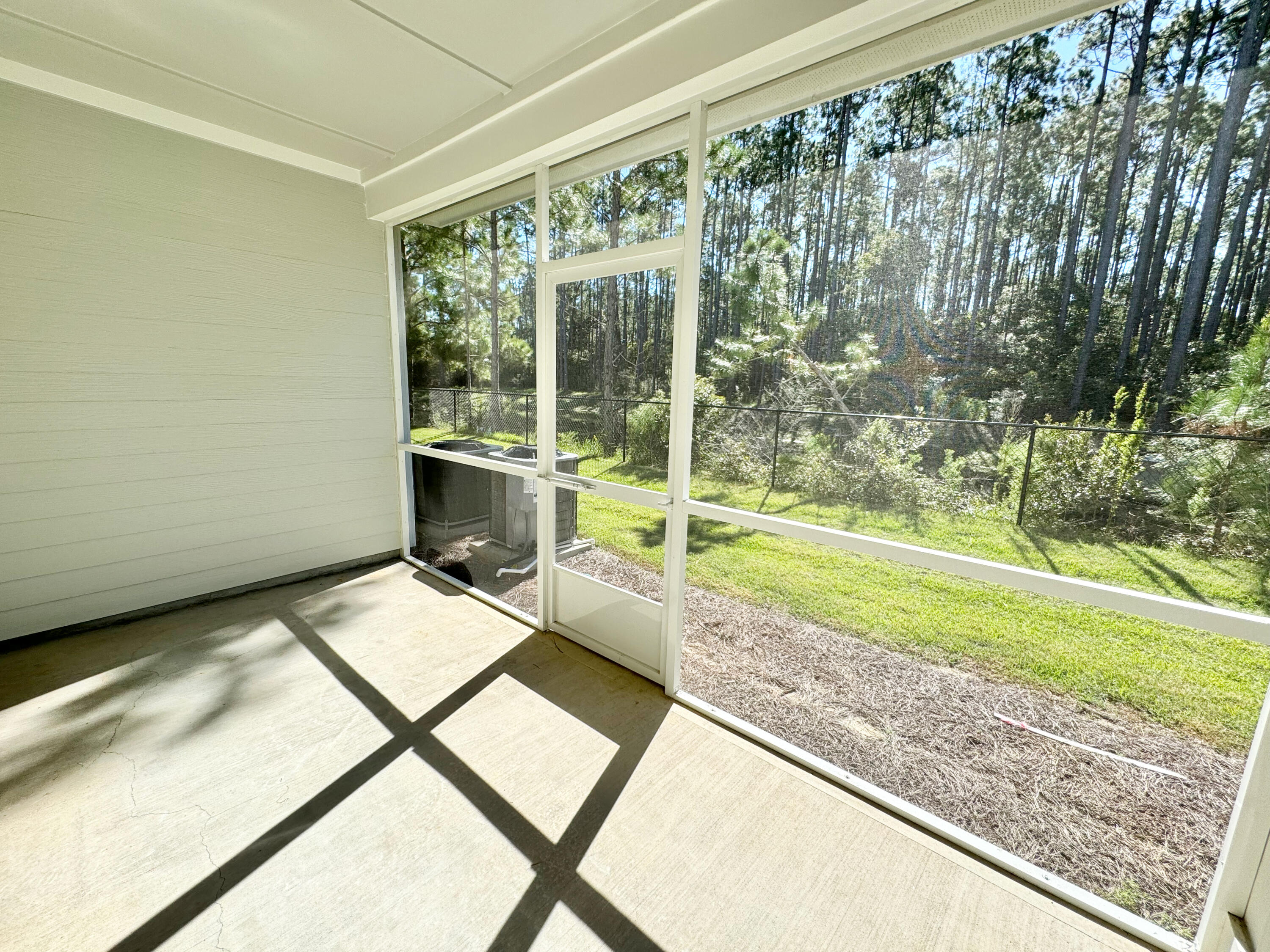 VERANDAS OF FREEPORT, THE - Residential Lease