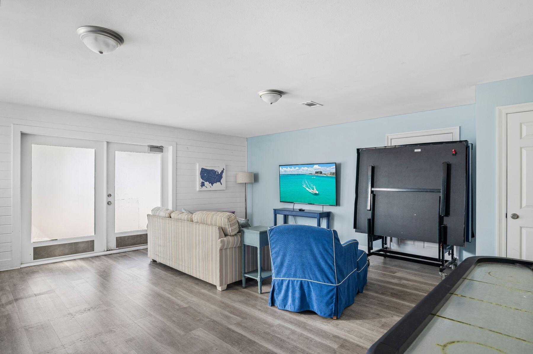 SUNRISE BEACH - Residential