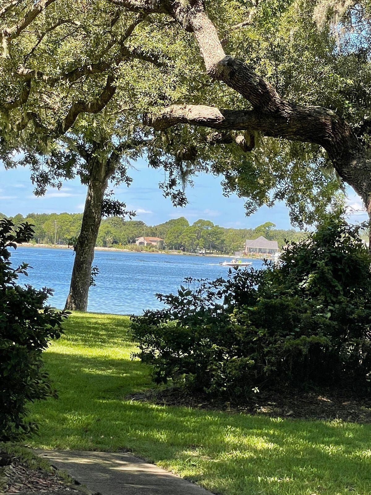 Cobbs Point - Residential