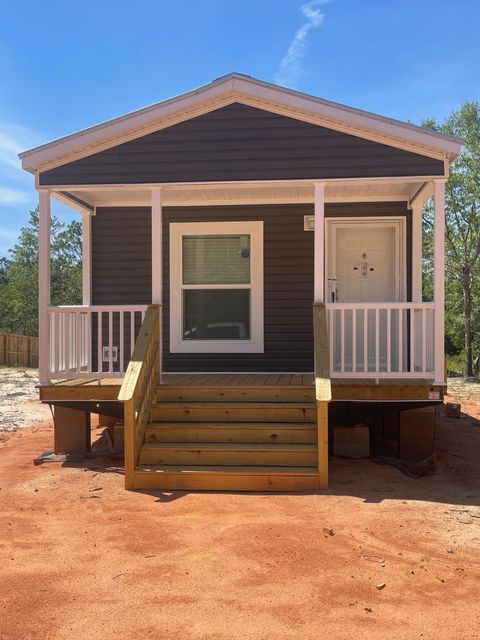 A home in DeFuniak Springs