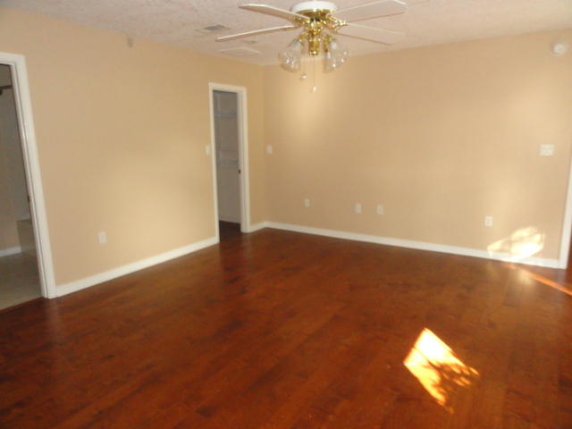 KENNEDY LAKES 1ST ADDN - Residential