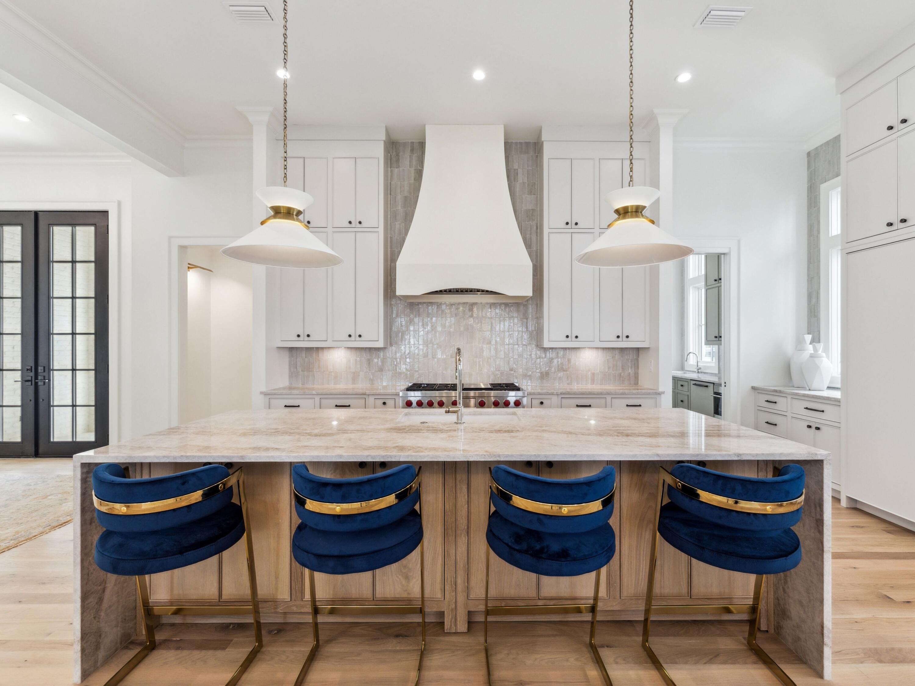 CHURCHILL OAKS - Residential