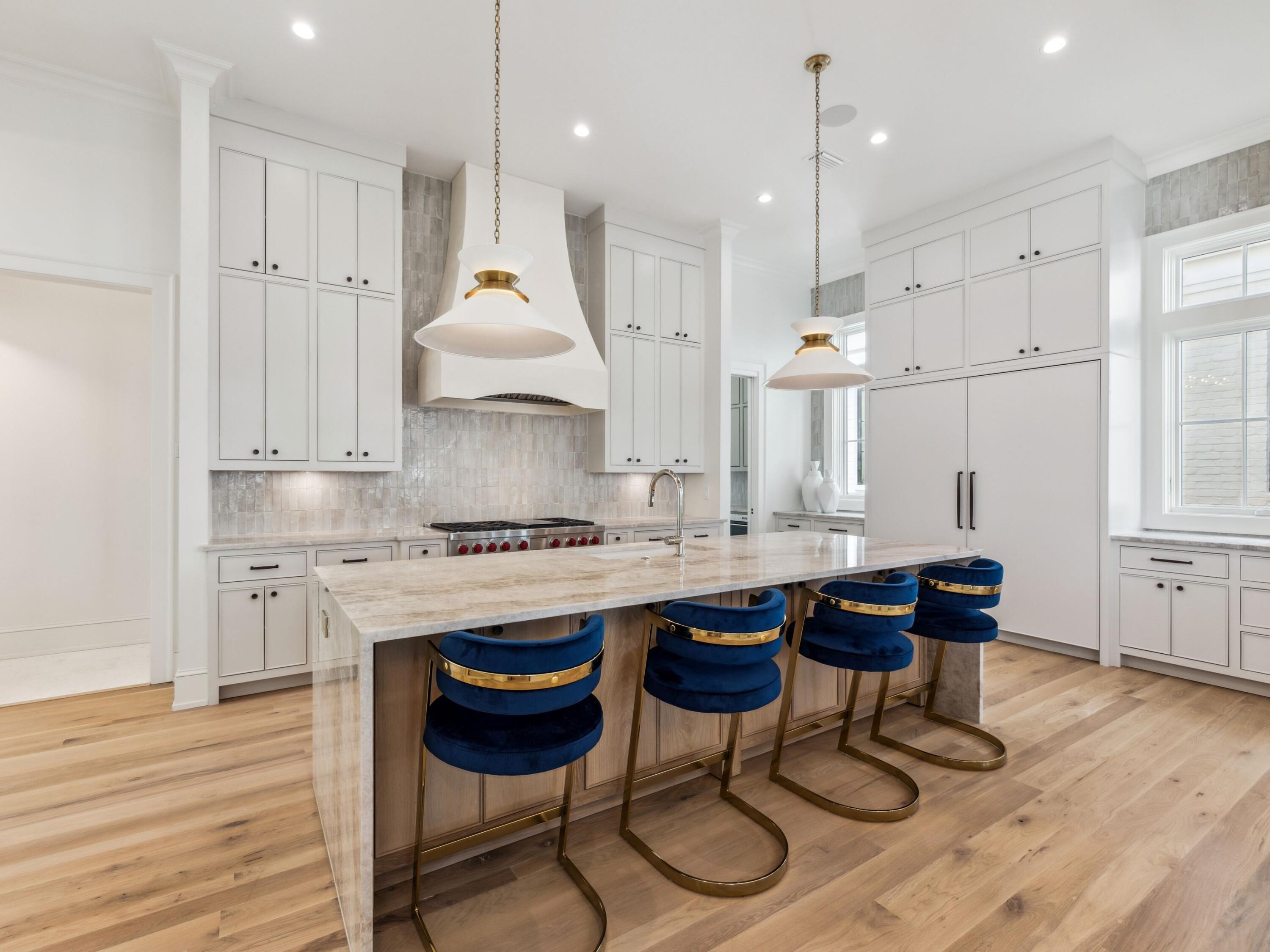 CHURCHILL OAKS - Residential