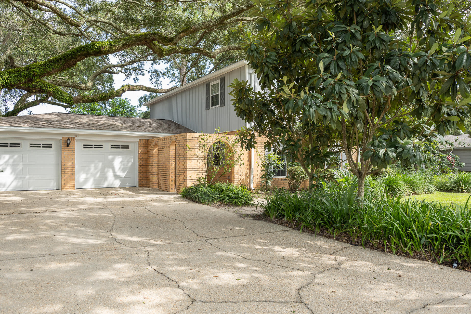 CANTERBURY WOODS - Residential