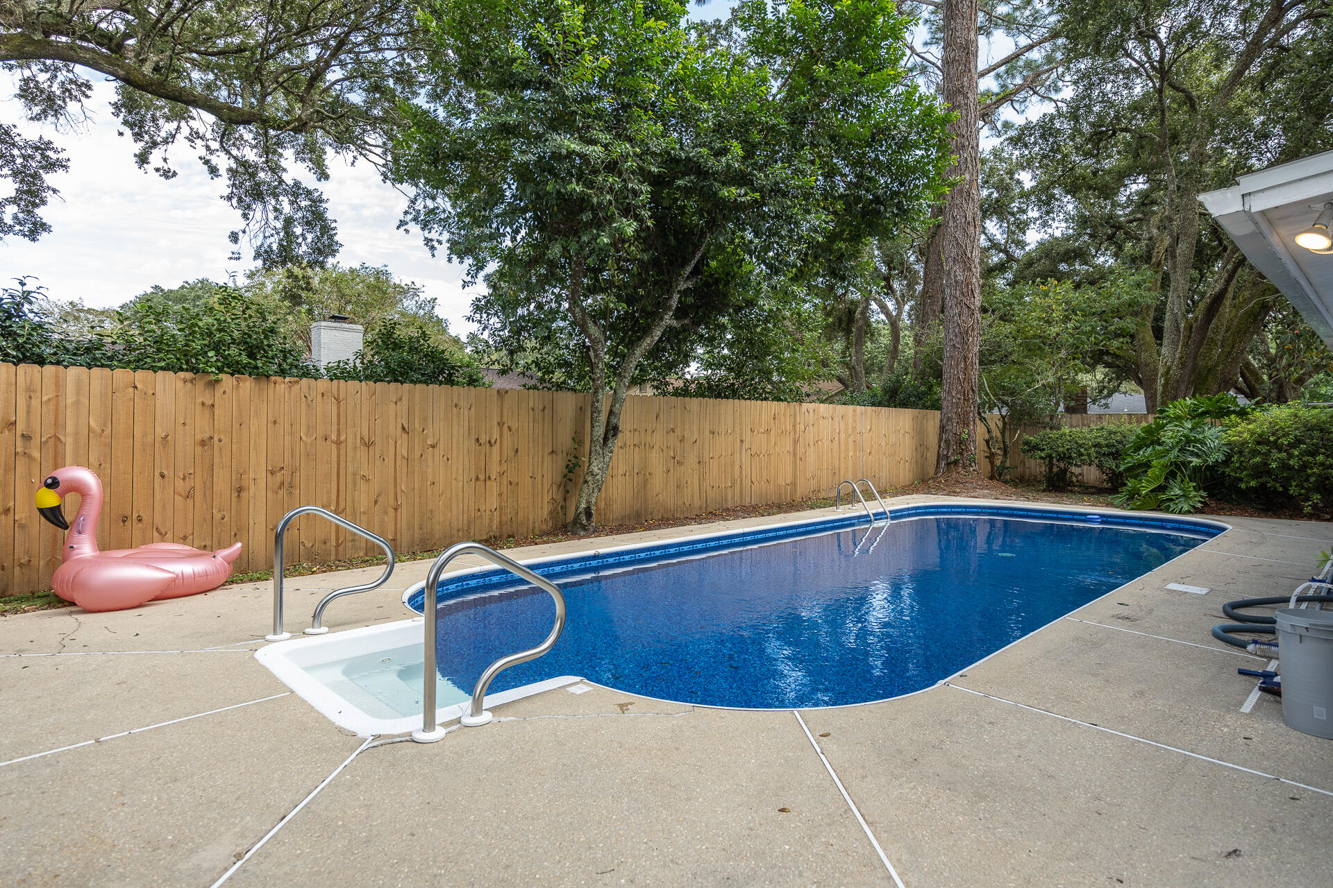 CANTERBURY WOODS - Residential