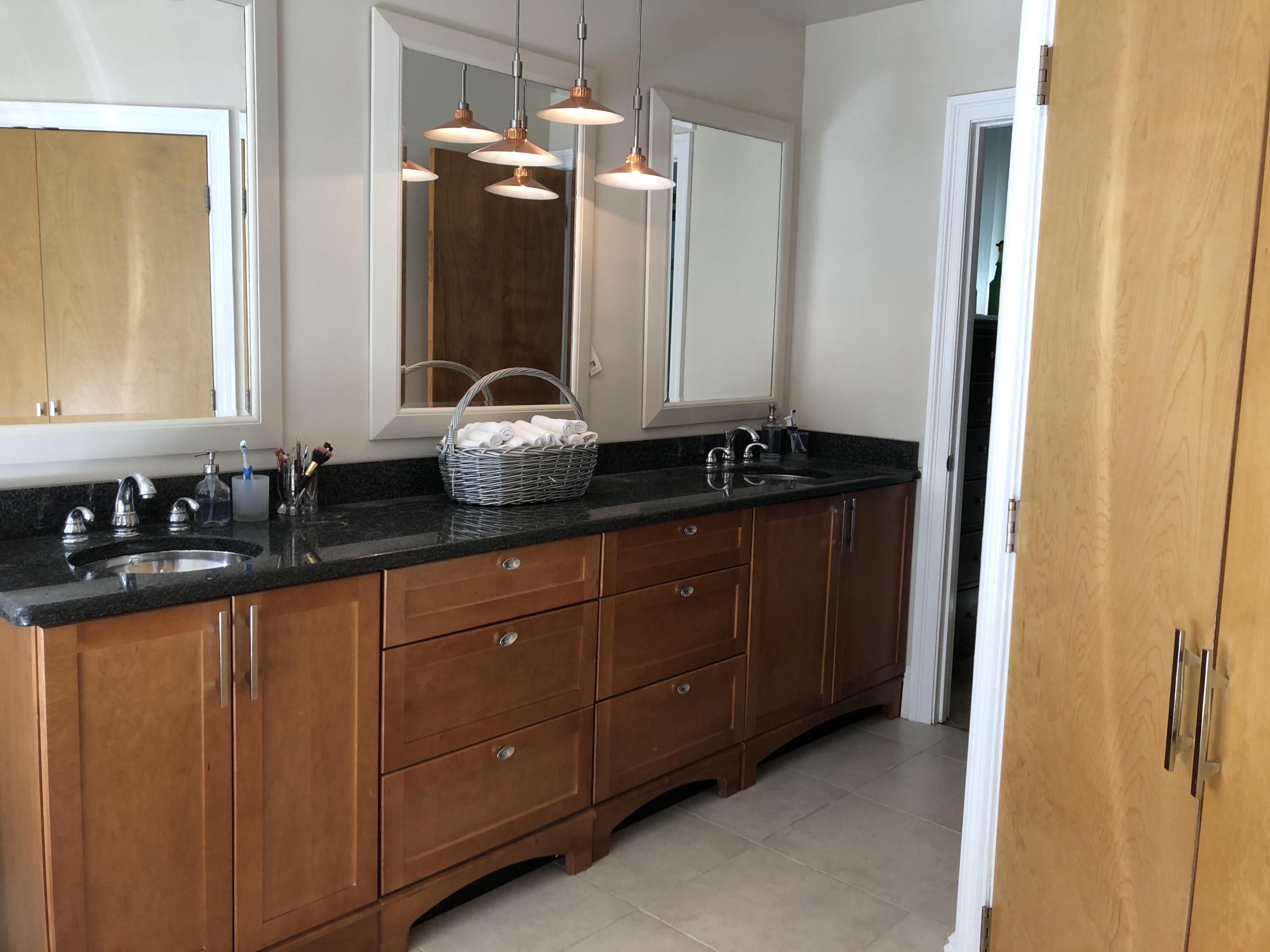 WHISPER BAY - Residential