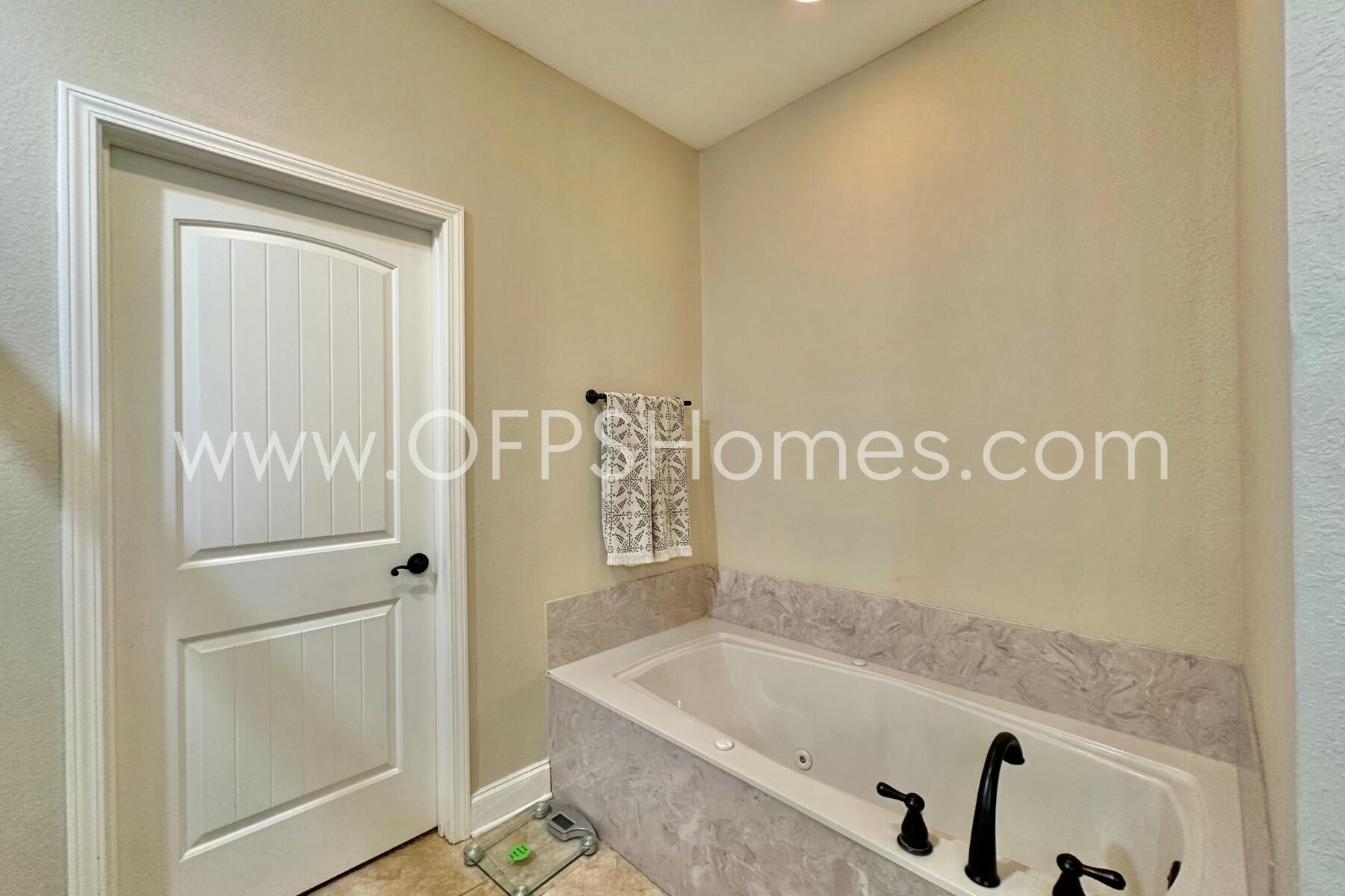 DUGGAN POND ESTATES - Residential Lease