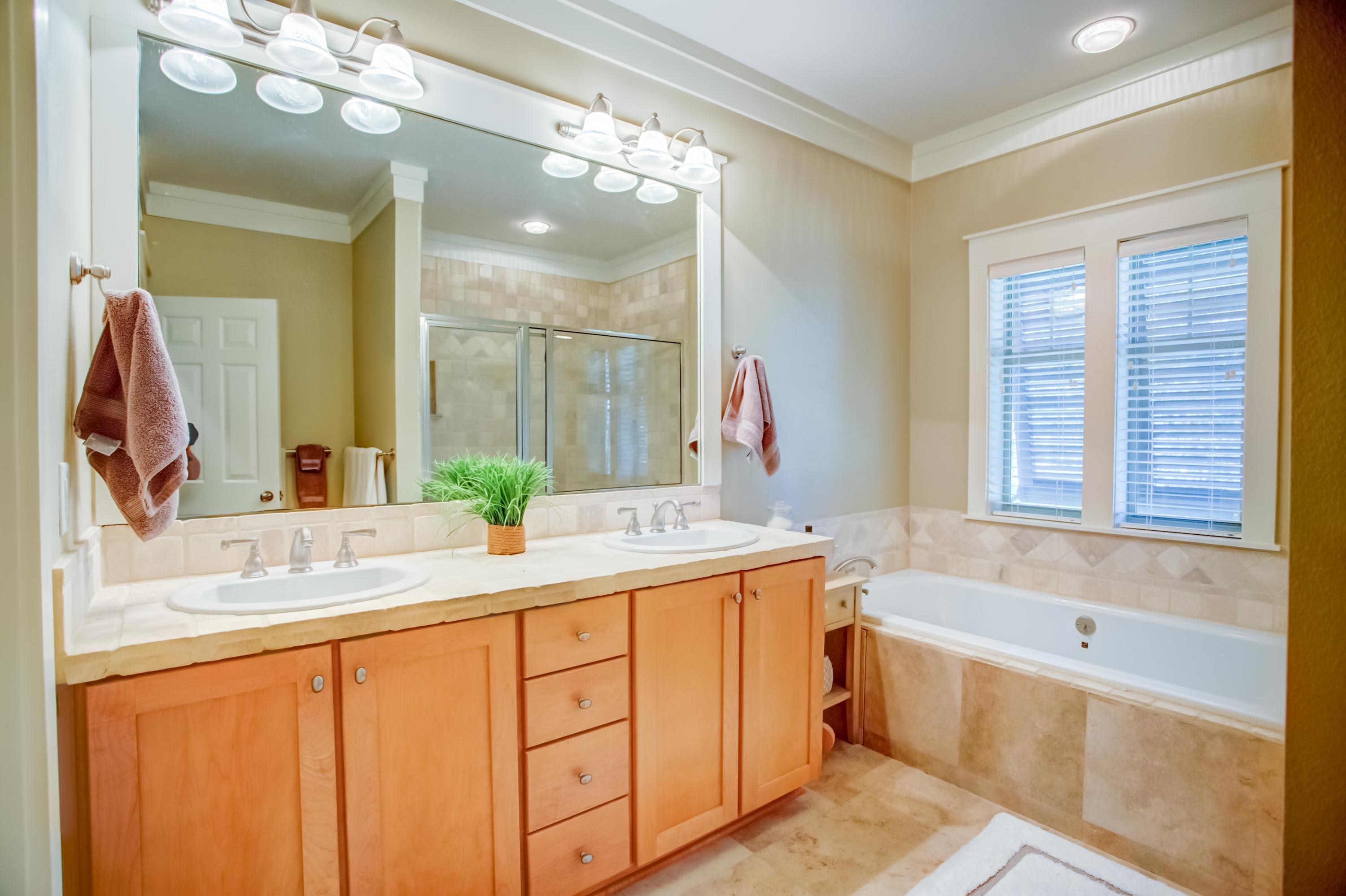 MAGNOLIA BAY - Residential