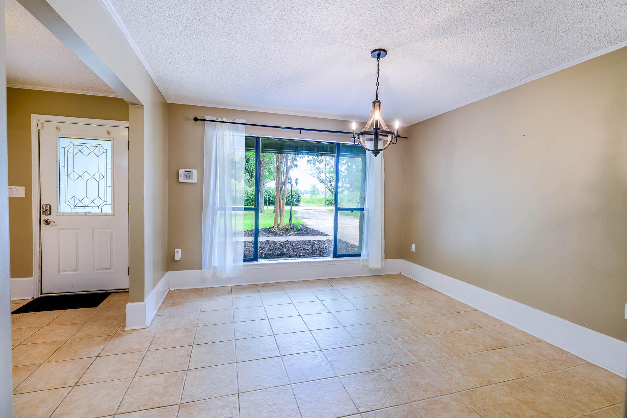 VALPARAISO PINECREST 6 - Residential Lease