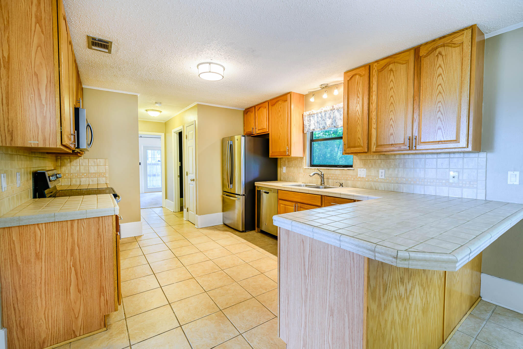 VALPARAISO PINECREST 6 - Residential Lease