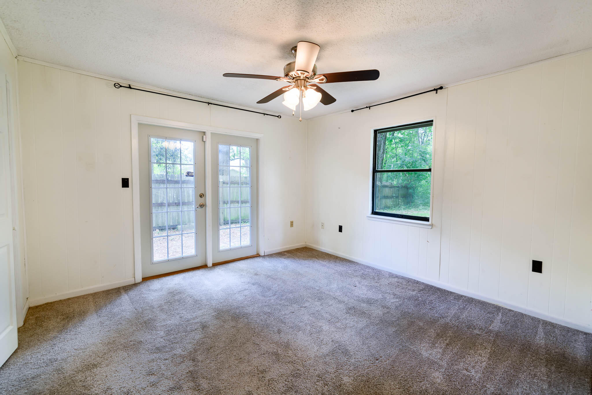 VALPARAISO PINECREST 6 - Residential Lease