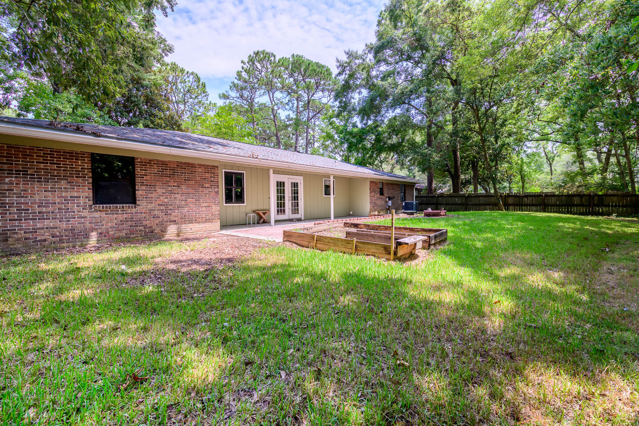 VALPARAISO PINECREST 6 - Residential Lease