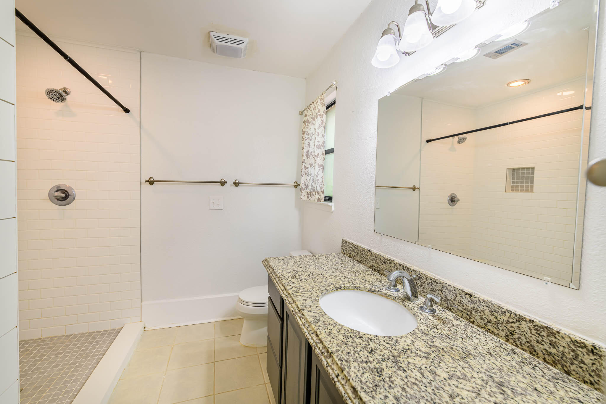 VALPARAISO PINECREST 6 - Residential Lease