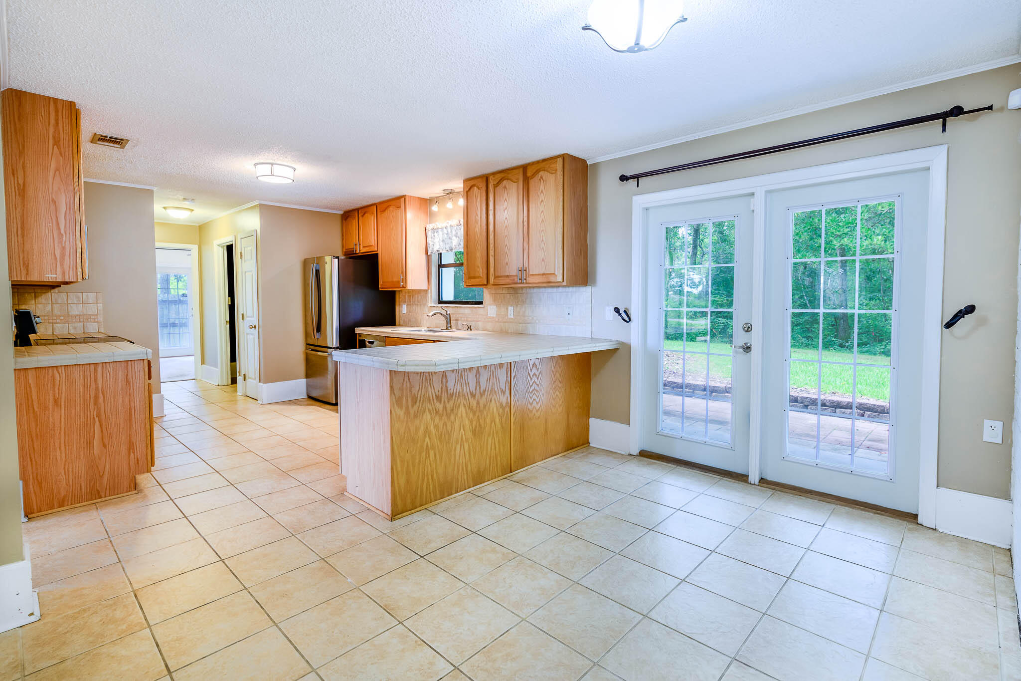 VALPARAISO PINECREST 6 - Residential Lease