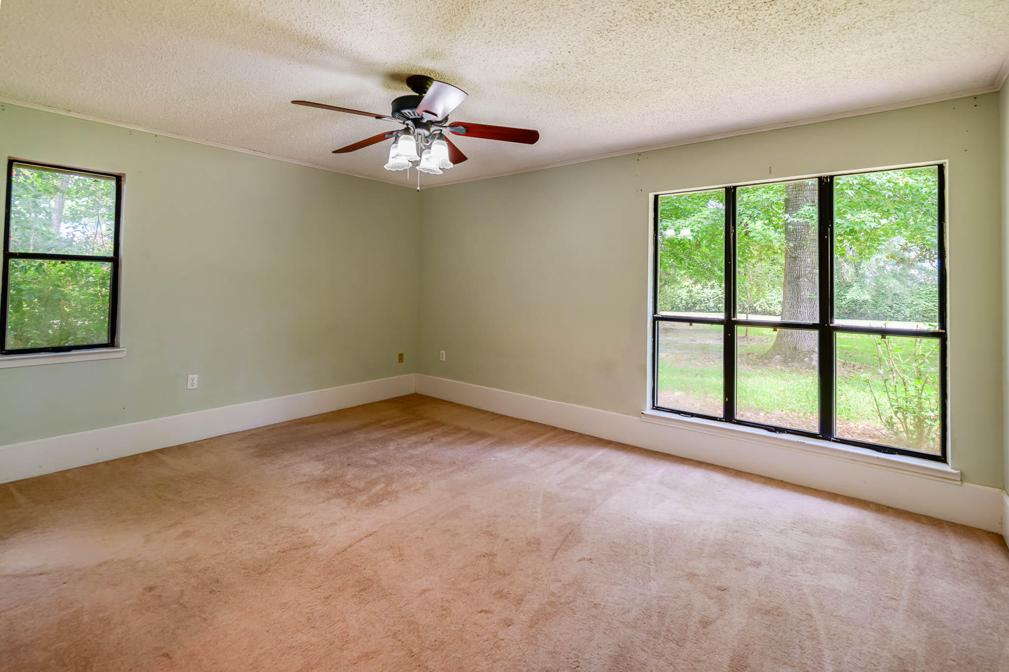 VALPARAISO PINECREST 6 - Residential Lease